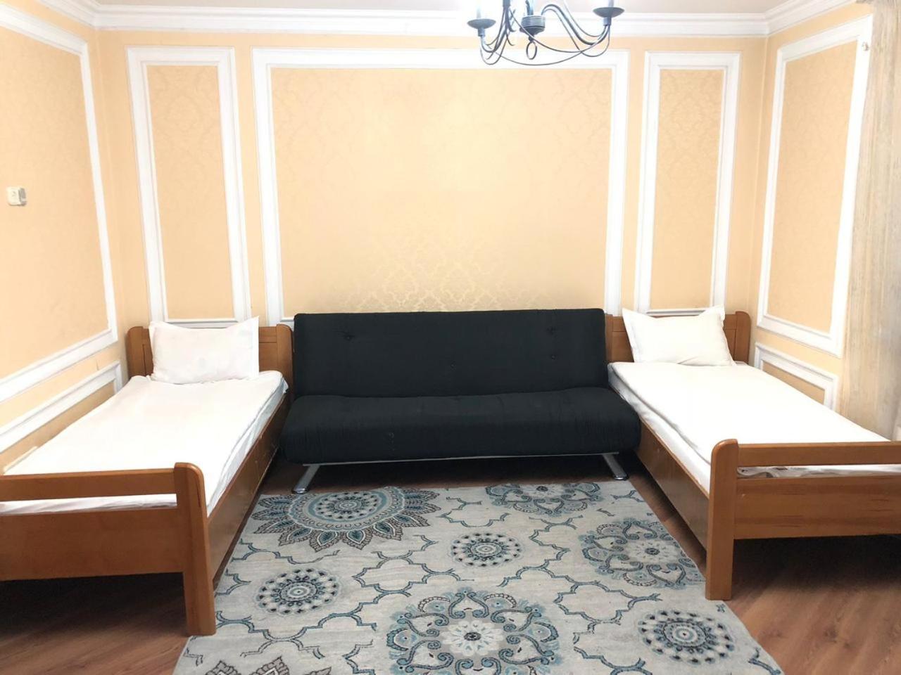 Penthouse With 3-Bedrooms Almaty Esterno foto